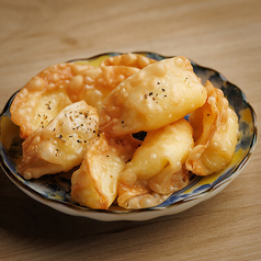 ビールにぴったり鶏皮揚げ餃子