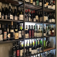 様々な銘柄ワインが目でも楽しめる迫力のワインセラー