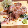 料理メニュー写真 炙り肉寿司（二貫）