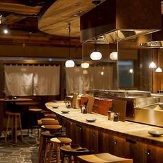 お一人様でもふらっと気軽にご利用いただける、カウンター席もございます。日頃の疲れを美味しい料理とお酒で癒してください♪ハイボールにビール、焼酎など豊富なドリンクメニューが当店の自慢ですので、お酒が好きな方にもおすすめです。