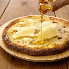 濃厚!クアトロフォルマッジ【Quattro Formaggi Pizza】