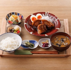 じっくり煮込んだ豚の角煮定食