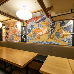 少人数から大人数まで様々なシーンに対応しております。