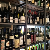 様々な銘柄ワインが並ぶ迫力満点ワインセラーから、お食事に合うワインを厳選してご案内致します。