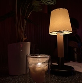 ドラマや映画のワンシーンのような店内。貸切は店舗までご相談ください。