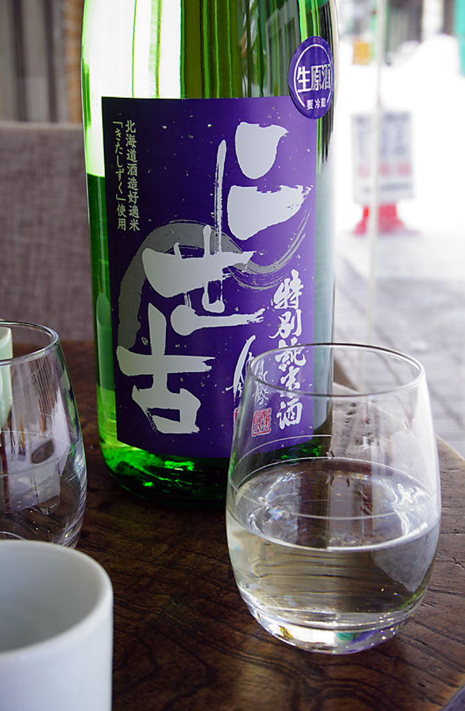 北海道の地酒を中心に取り揃えております。飲み比べもご用意！