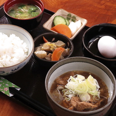 定食の人気メニュー！もつ煮込み定食【800円】