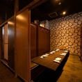 掘りごたつ席なのでゆっくりくつろいで頂けます。カップルや友人とゆず料理の数々をご堪能ください。居酒屋で個室ならゆずの小町まで！