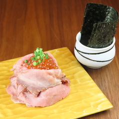 ローストビーフといくらの手巻き (1巻)