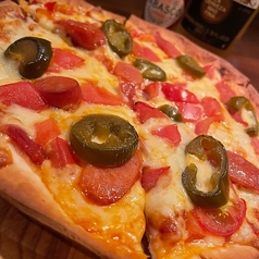 チョリソーとハラペーニョのピリ辛ピザ