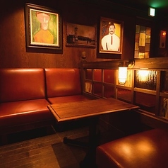 ゆったりと寛げる半個室風のテーブル席です。