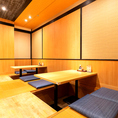 【広々個室】完全個室のお座敷は会社でのご宴会や女子会、ママ会、オフ会など、ワイワイ集まる中規模宴会におすすめです。また、幹事様にもお得なクーポンや2時間飲み放題付きのコースを4,000円(税込)～各種ご用意しております！ゆったりくつろげる空間で、心地よいひとときをお過ごしください！