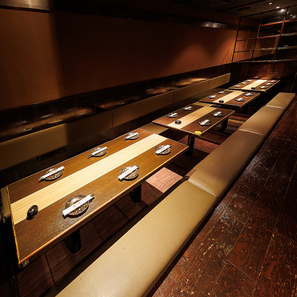 掘りごたつの個室席も完備！ゆったり寛ぎながら当店自慢のお酒と創作料理をお愉しみください。