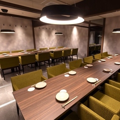 当店はJR品川駅港南口から徒歩2分ですので、お集まりにも最適。コースや飲み放題も豊富に揃えていますので、各種ご宴会にぜひご利用くださいませ。