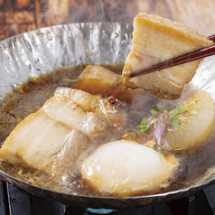 蕎麦つゆで煮る豚角煮　～温玉添え～
