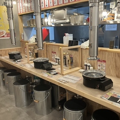カウンター席は2-4名席×3卓ご用意しております!