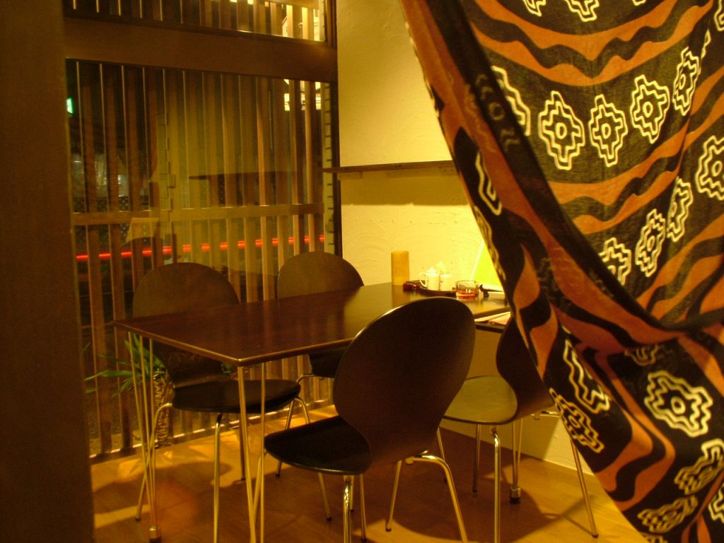 店内奥には…モダンで寛げる、半個室も！！しっとりと飲みたい方にもおすすめです！！