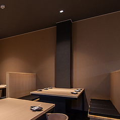 ゆったりと座れるプライベート感満載のボックス席は、周りを気にせずわいわい楽しみたい方におすすめです。内観の雰囲気も良く、ゆったりと食事とドリンクを満喫できます。周りを気にせず会話を楽しみながら、愛媛の料理とドリンクを心ゆくまでどうぞ。