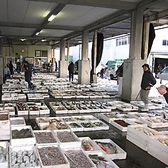 【宇和島漁港直送の魚】店主の地元、愛媛県宇和島の鮮魚店と直接契約。漁港から新鮮な魚を直送！だから、刺身はもちろん、魚料理のおいしさが違います。