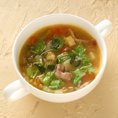 春キャベツとベーコンのミネストローネ