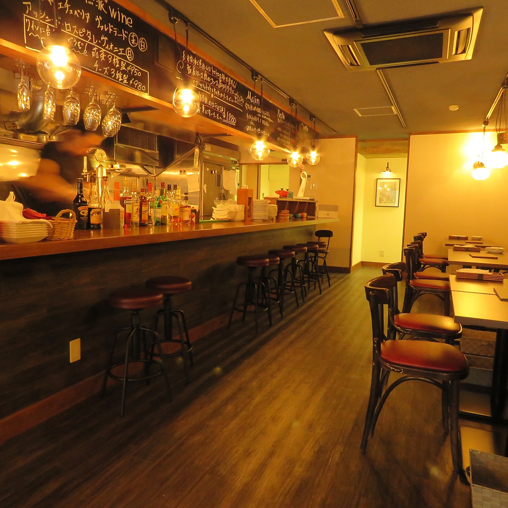 温かみのある落ち着いた店内