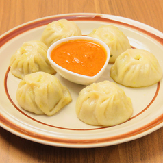 モモ(餃子)／チキンチリ／チャーハン／焼きそば