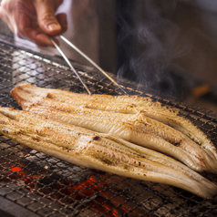 兵庫のグルメを堪能。穴子を使った創作料理や兵庫県明石名物の明石焼きなど逸品料理を豊富に◎の写真