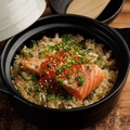 料理メニュー写真&nbsp;サーモンの親子土鍋御飯