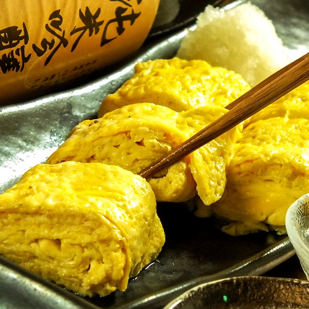 ふわふわジュワ～♪当店人気メニューの鉄板出し巻き玉子！リピーターも多い人気メニュー！