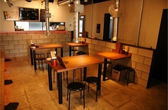 4人掛け、2人掛けのテーブルもございますので、少人数の利用や、カップルのご利用も大歓迎です♪