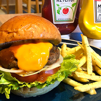 ハンバーガーはポテト。コールスローサラダ付き♪