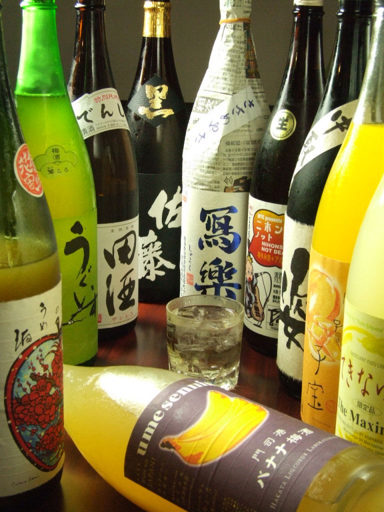 日本全国の地酒・本格焼酎・果実酒…店主こだわりのお酒。中には希少なものも。