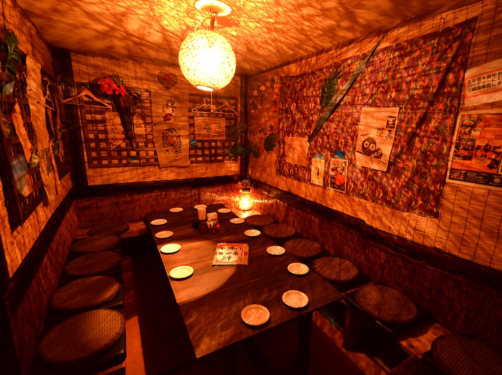 暖色照明の温かい光が店内を包み込みます♪人気の半個室は大人気の為、早目のご予約がオススメ！