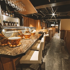 【ゆったり座れる居心地の良いカウンター席】