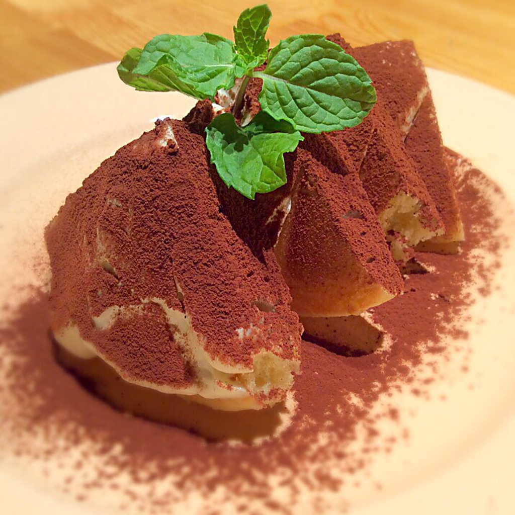 お好み焼きだけじゃないよ！アジトではデザートもこだわり。ホットケーキティラミス♪