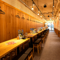 《松山で宴会》木を基調とした落ち着きのある店内