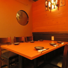 少人数から団体様までご利用可能なテーブル席☆小人数のお客様からご宴会まで幅広くご利用できる、ゆったり座れるテーブル席もあります♪