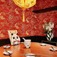 最大6名様まで可能◎電子タバコOK★シンシンの個室では、プライぺート空間でのお食事はもちろんのことネオンに包まれた店内を観ながらお食事を楽しめます！