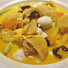 湖南風豚ガツと豚肉団子の野菜鍋