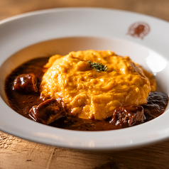 ビーフシチューオムライス