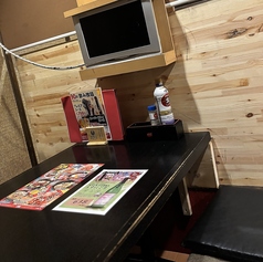 掘りごたつ3～４名様席！テレビ付きなのでスポーツ観戦等にご利用いただけます！