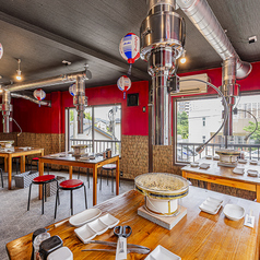 2名様用のテーブル席は2卓ございます。カップルや親しい友人とゆったりとした時間を過ごしながら、七輪で焼いた料理を楽しむことができます♪