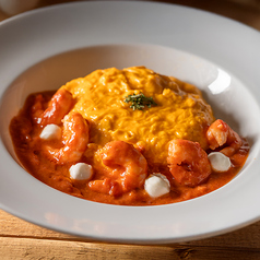 エビとモッツアレラのトマトクリームオムライス