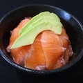 料理メニュー写真&nbsp;〈みんな大好き〉サーモン丼