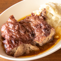 鶏もも肉　赤ワインチーズ煮込み