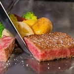 【北海道産黒毛和牛ロース】ナイフがすーっと入るステーキの柔らかい食感をご堪能下さい