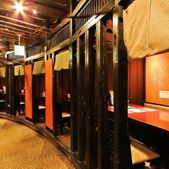 8名様から16名様までご利用いただけるテーブル席は中規模宴会にもおすすめです。ご宴会コースはご予算やご利用シーンに合わせてお選びいただけるので、様々なご利用シーンに最適です。