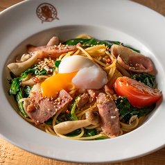 ベーコンとソーセージの具だくさん醤油バター