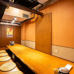 【座敷タイプ：10名様まで】プライベート感を大事にできるので、仲間同士の飲み会や各種宴会のご利用にもおすすめ♪じっくりと会話を楽しみながら、ゆったりとお過ごしください！