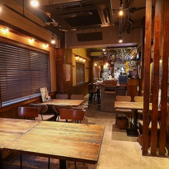 店内を仕切るブラインドもございますので、様々な用途でご利用頂けます♪月～木20名様～、金・土・祝・祝前は24名様～OK!!個室を探しているけどなかなか…という方々にピッタリ!!最大30名程まで★【完全予約制!!ランチ貸切は1人2500円～（コース、ソフトドリンク2杯）平日18人～、金土は22人～、日曜・アルコールは応相談】